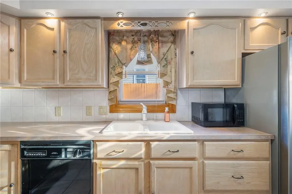 136 King Philip Road East Providence RI 02916