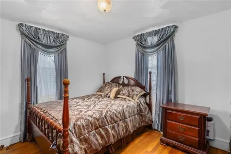 136 King Philip Road East Providence RI 02916