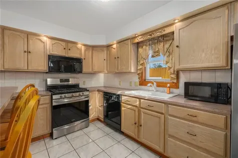 136 King Philip Road East Providence RI 02916