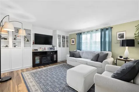110 112 Tiernan Avenue Warwick RI 02886