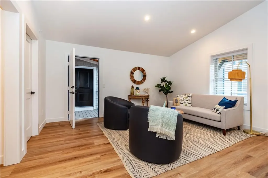32 Exchange Street East Greenwich RI 02818
