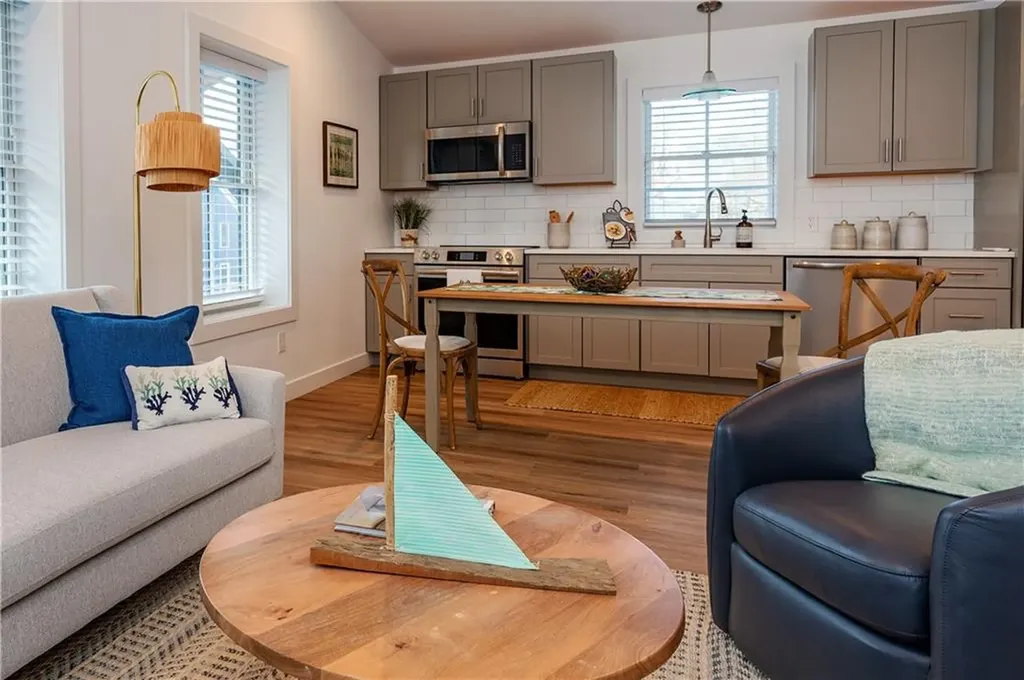 32 Exchange Street East Greenwich RI 02818