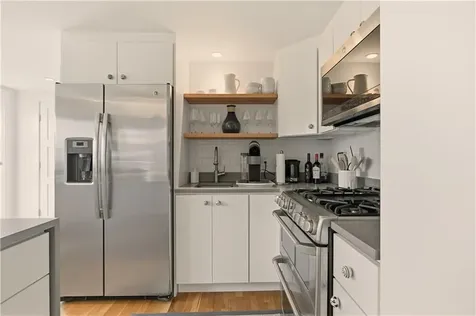 59 Houston Avenue Newport RI 02840