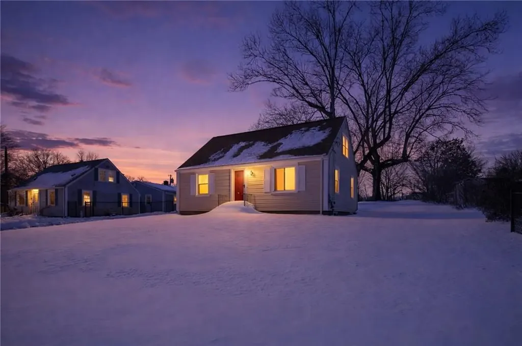 131 Pawtuxet Terrace West Warwick RI 02893