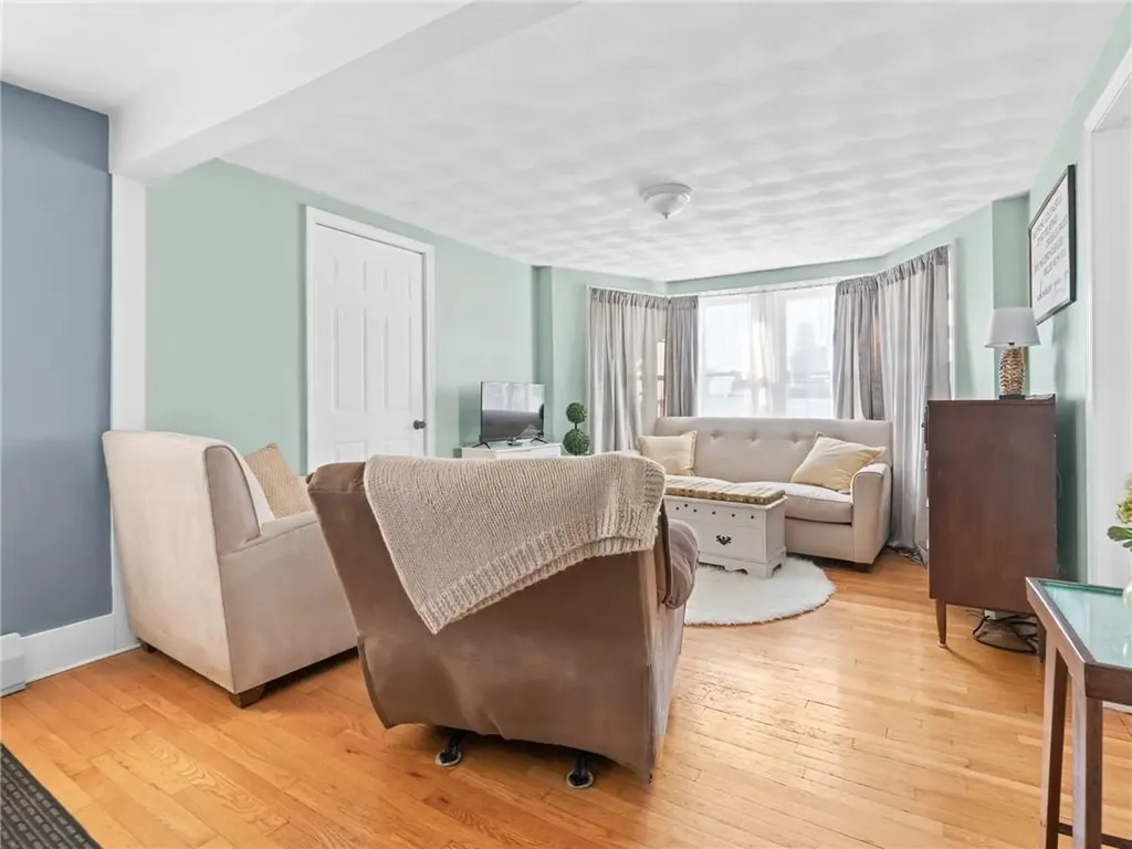 28 Jefferson Avenue East Providence RI 02915