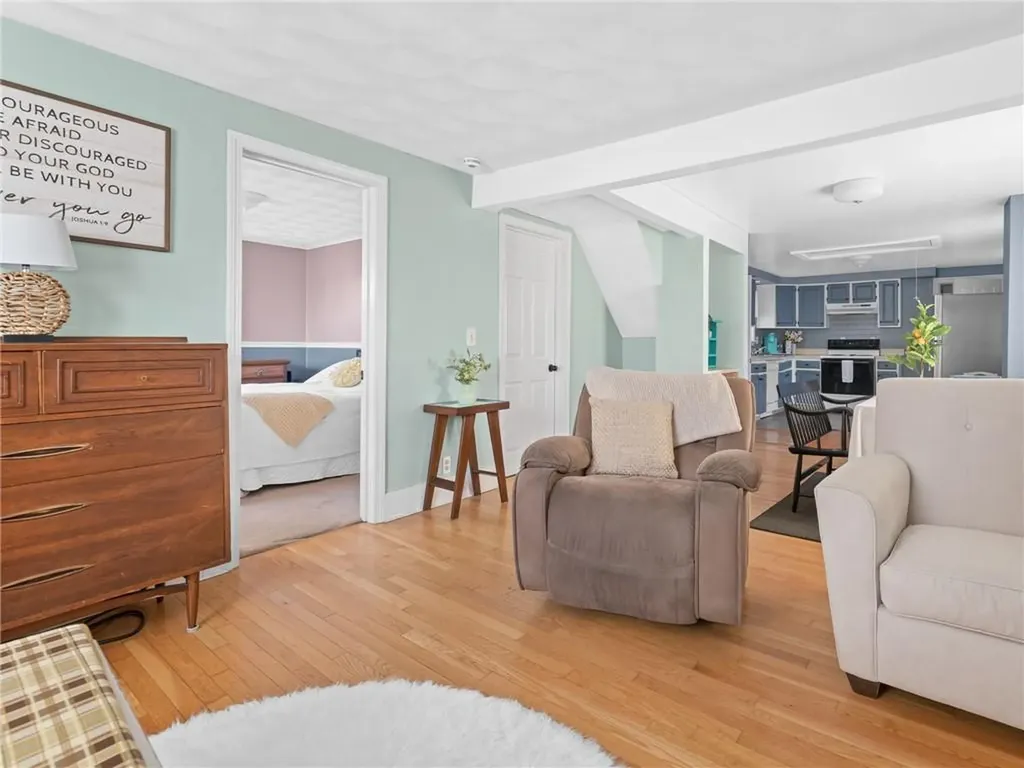 28 Jefferson Avenue East Providence RI 02915