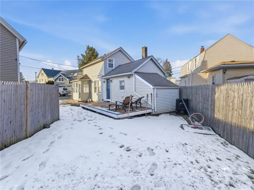 28 Jefferson Avenue East Providence RI 02915