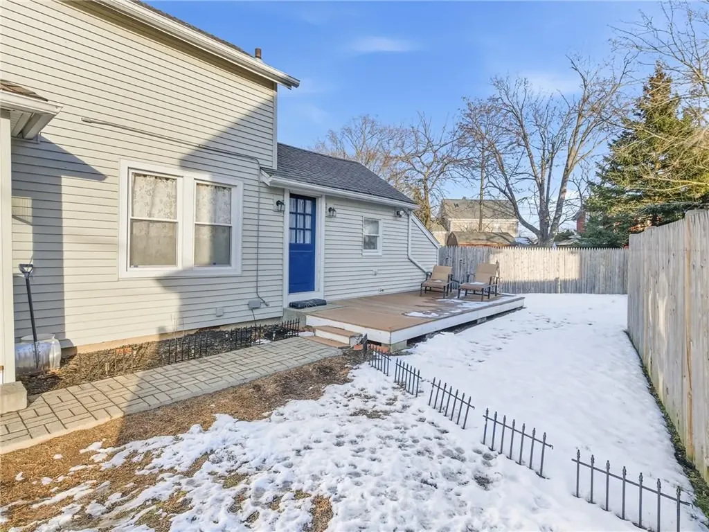 28 Jefferson Avenue East Providence RI 02915