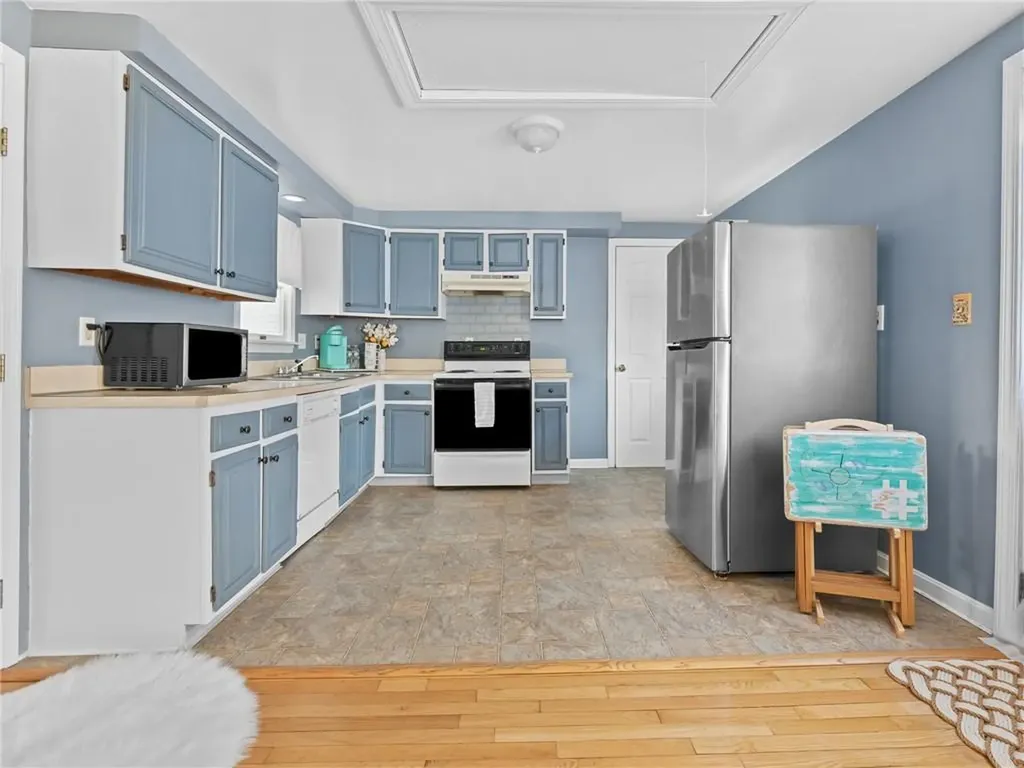 28 Jefferson Avenue East Providence RI 02915