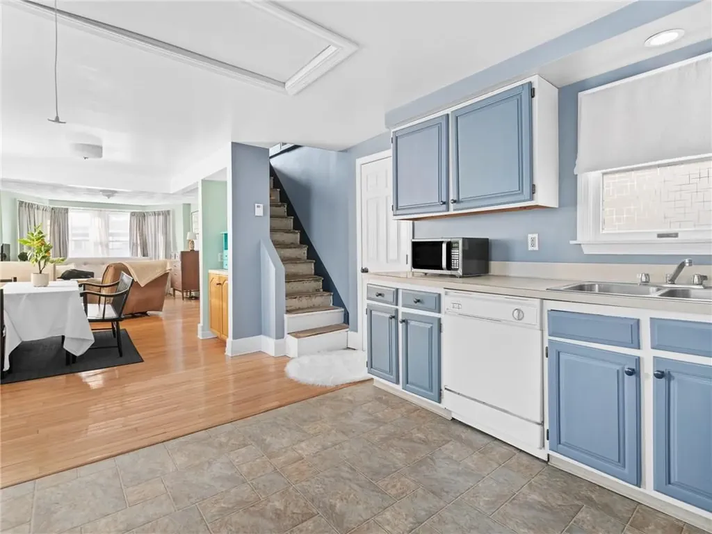 28 Jefferson Avenue East Providence RI 02915