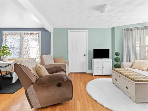 28 Jefferson Avenue East Providence RI 02915