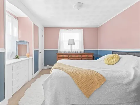 28 Jefferson Avenue East Providence RI 02915