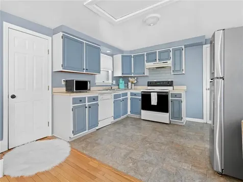 28 Jefferson Avenue East Providence RI 02915