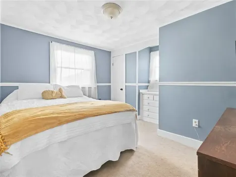 28 Jefferson Avenue East Providence RI 02915