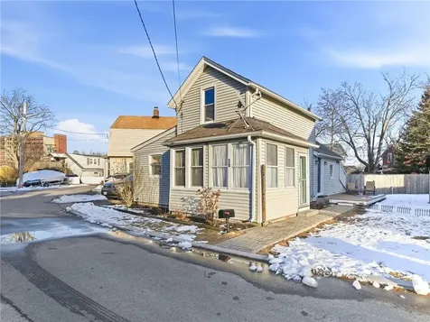28 Jefferson Avenue East Providence RI 02915