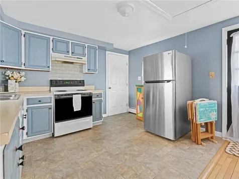 28 Jefferson Avenue East Providence RI 02915