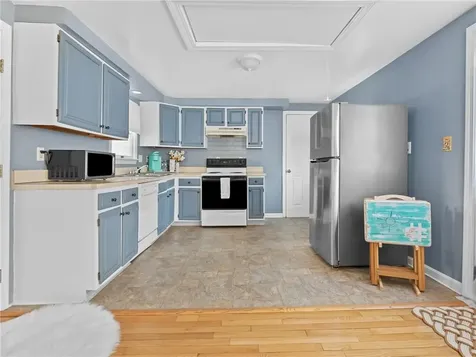 28 Jefferson Avenue East Providence RI 02915