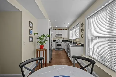 423 Hope Street Bristol RI 02809