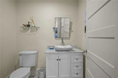 423 Hope Street Bristol RI 02809