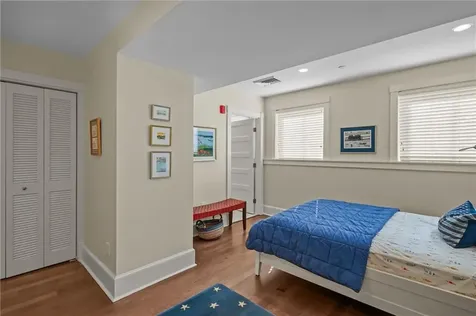 423 Hope Street Bristol RI 02809