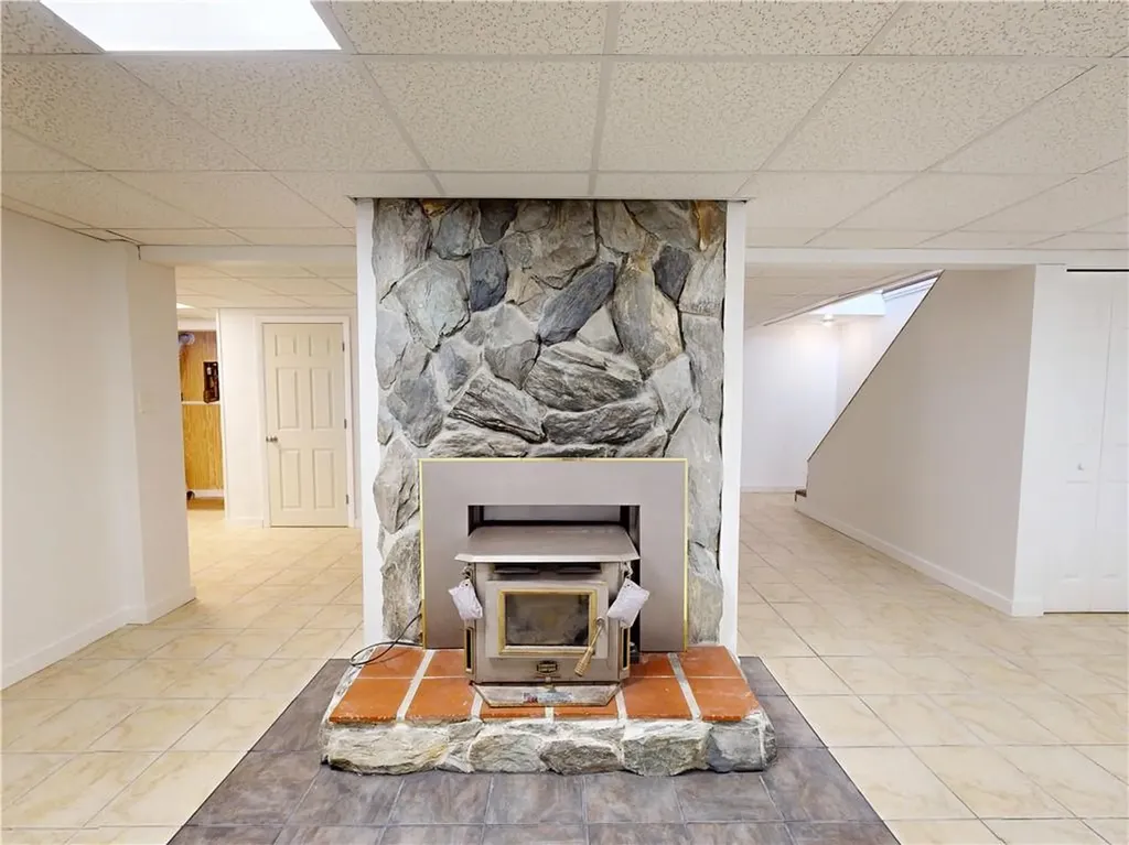 19 Brown Terrace Portsmouth RI 02871