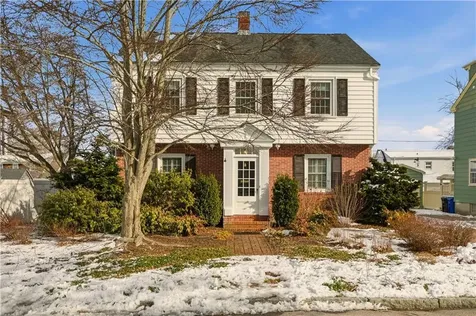 198 Gibbs Avenue Newport RI 02840