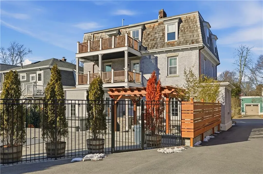 5 Dresser Street Newport RI 02840