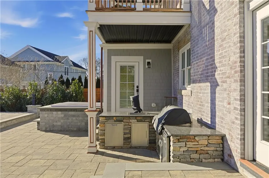 5 Dresser Street Newport RI 02840