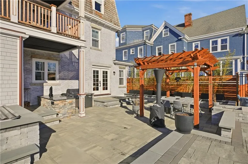 5 Dresser Street Newport RI 02840