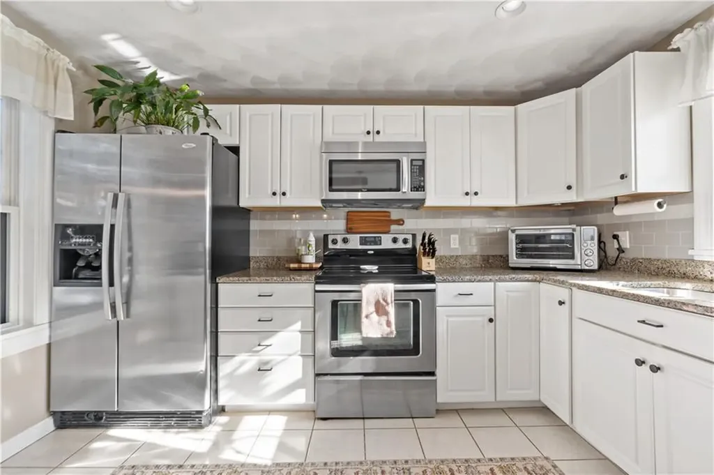 10 Cosett Road Warwick RI 02886