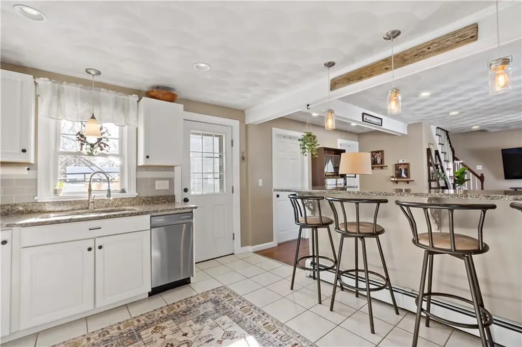 10 Cosett Road Warwick RI 02886