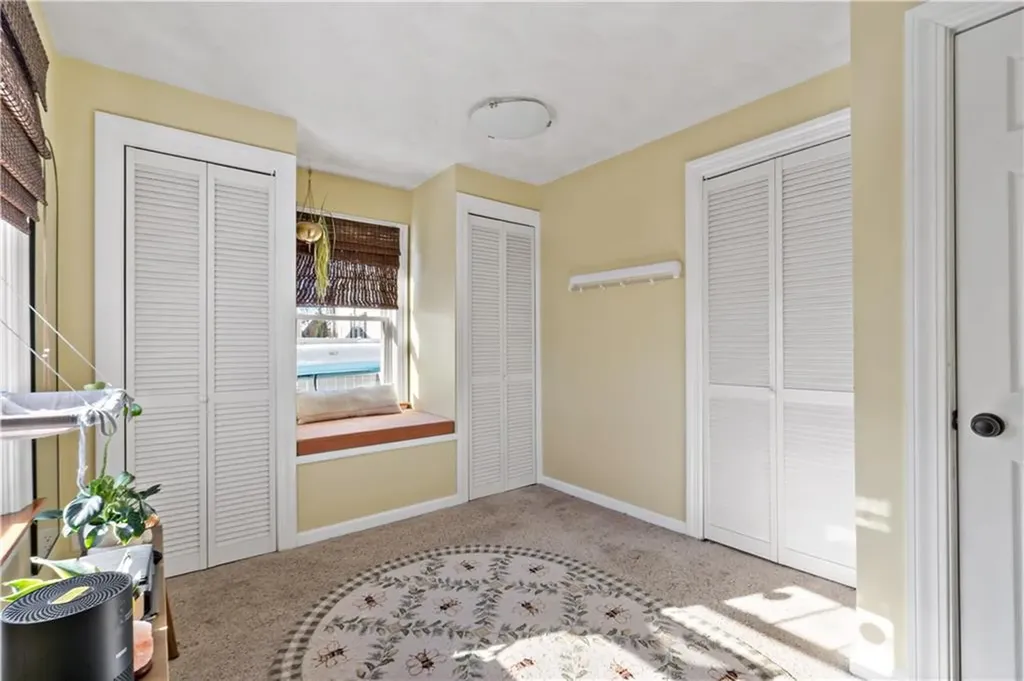10 Cosett Road Warwick RI 02886
