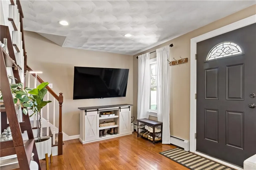 10 Cosett Road Warwick RI 02886