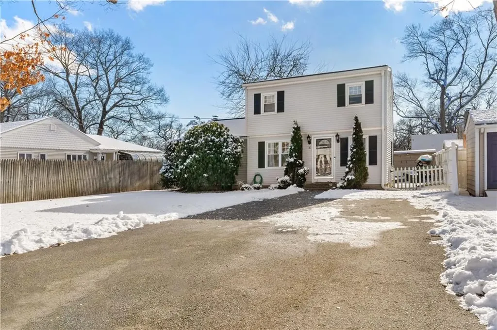 10 Cosett Road Warwick RI 02886