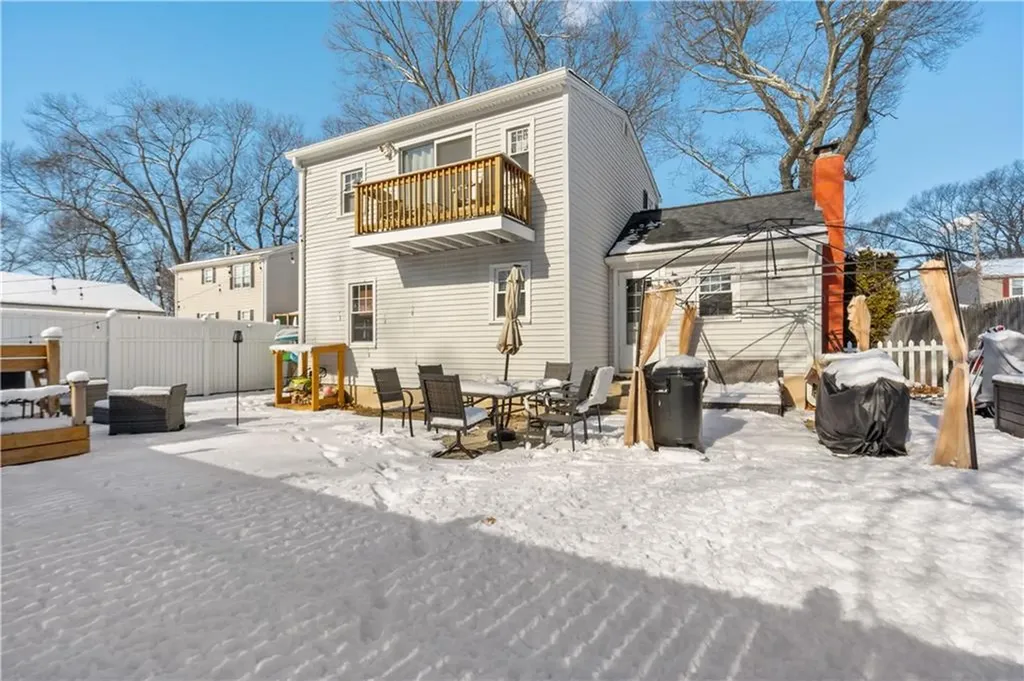 10 Cosett Road Warwick RI 02886