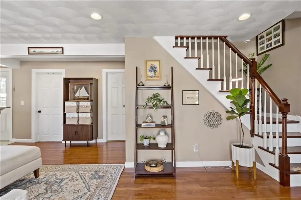 10 Cosett Road Warwick RI 02886