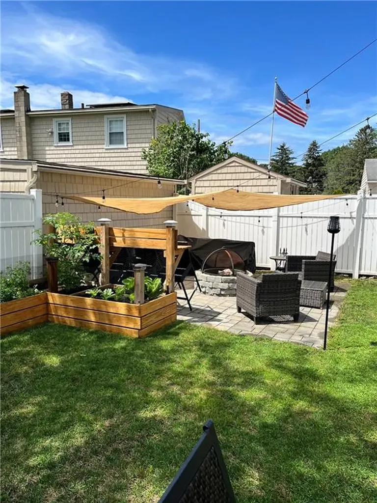 10 Cosett Road Warwick RI 02886