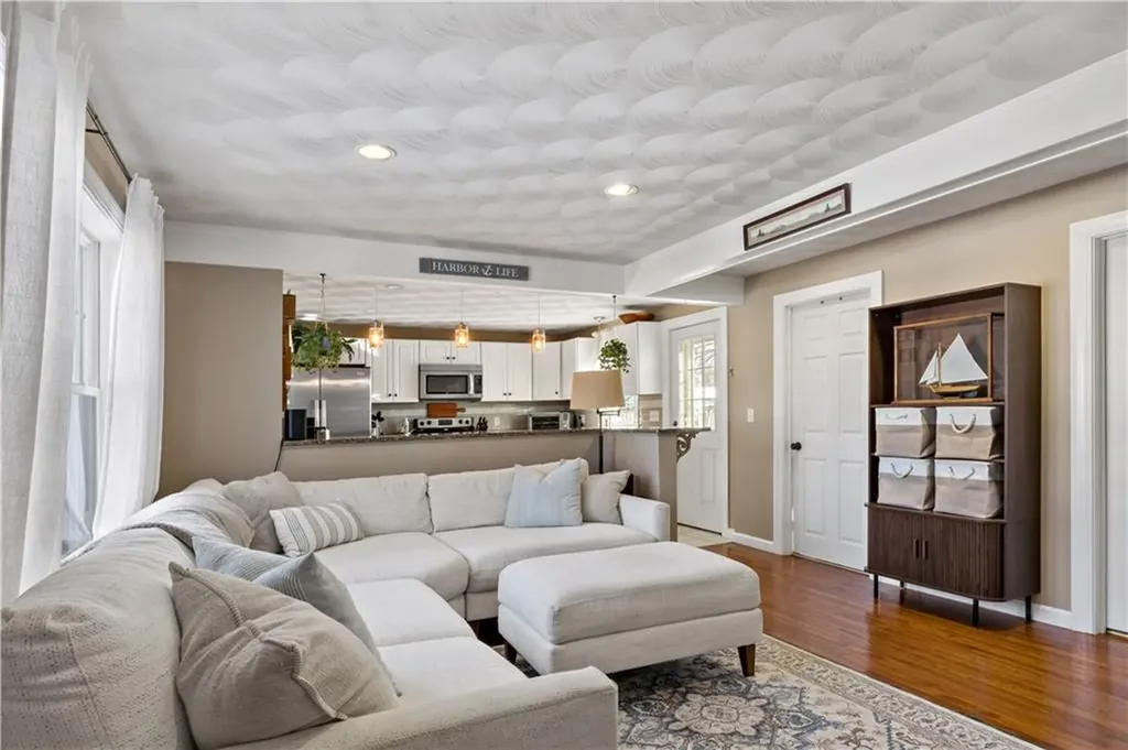 10 Cosett Road Warwick RI 02886