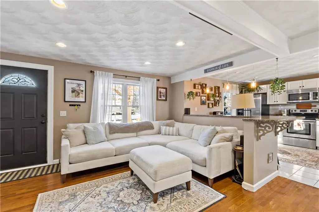 10 Cosett Road Warwick RI 02886