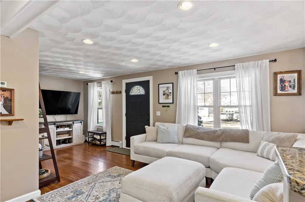 10 Cosett Road Warwick RI 02886
