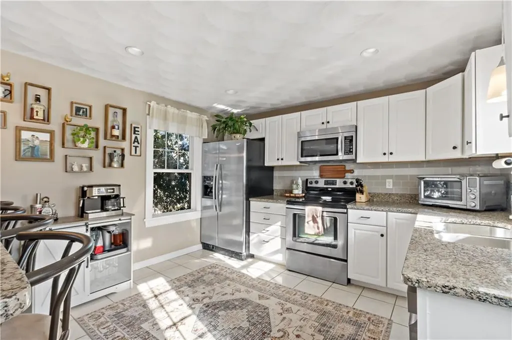 10 Cosett Road Warwick RI 02886