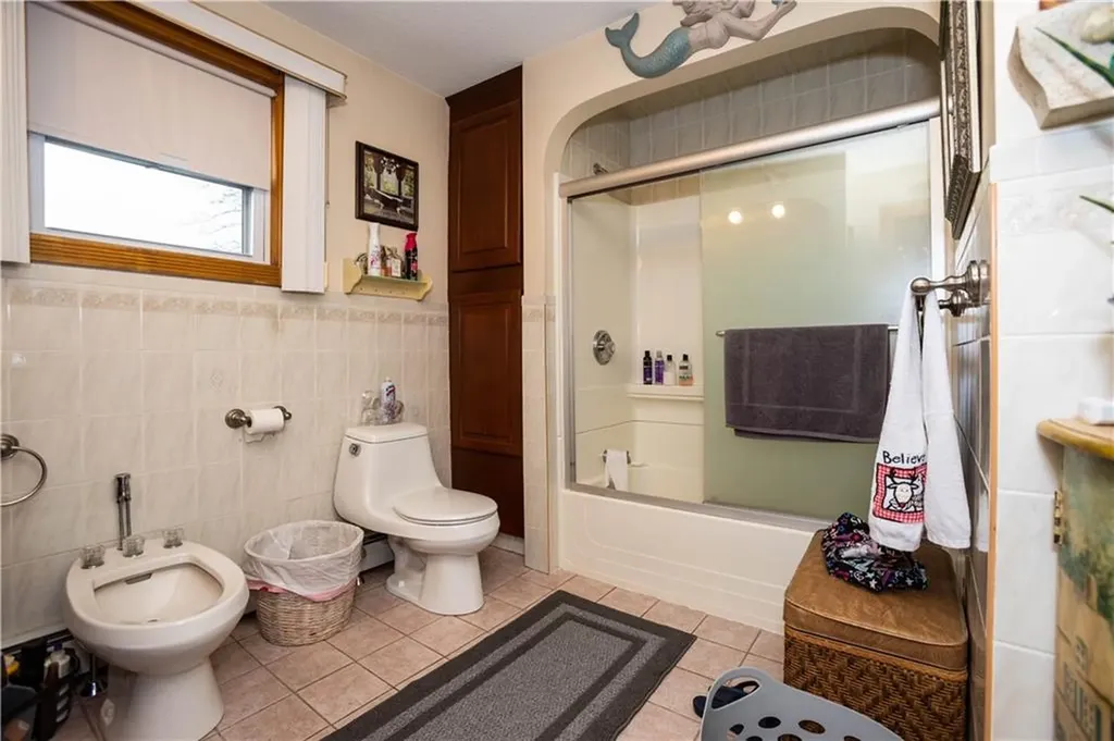 546 Lonsdale Avenue Central Falls RI 02863