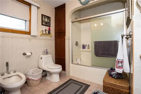 546 Lonsdale Avenue Central Falls RI 02863