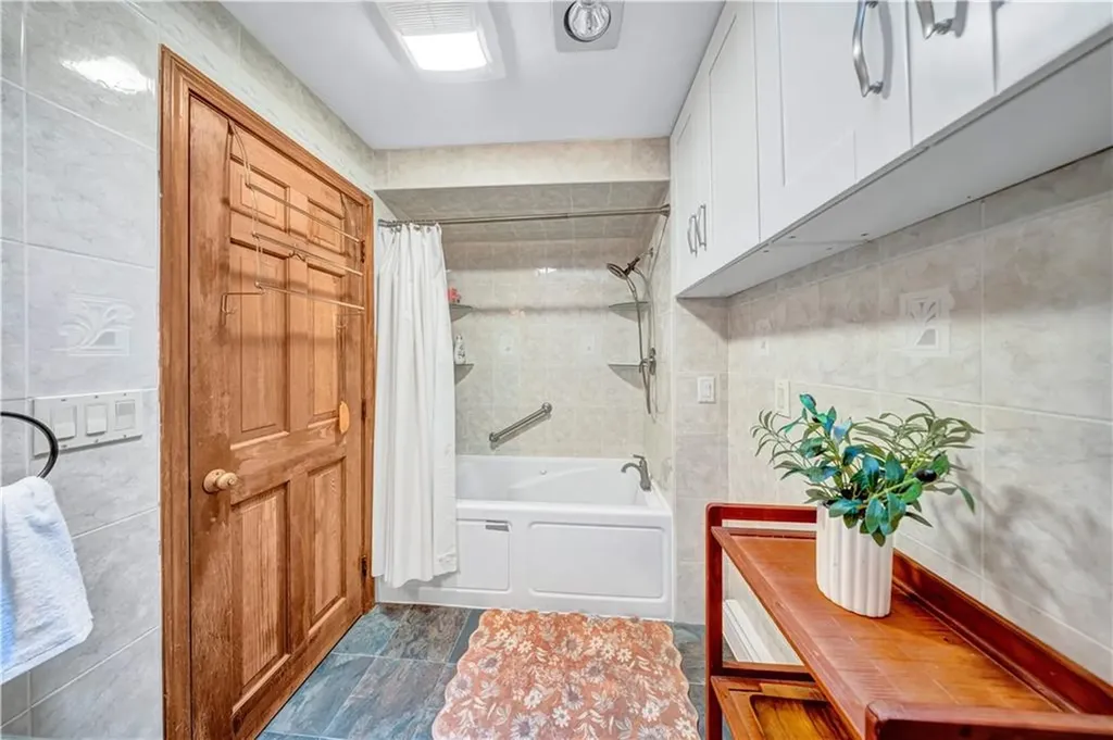 3945 Post Road Warwick RI 02886