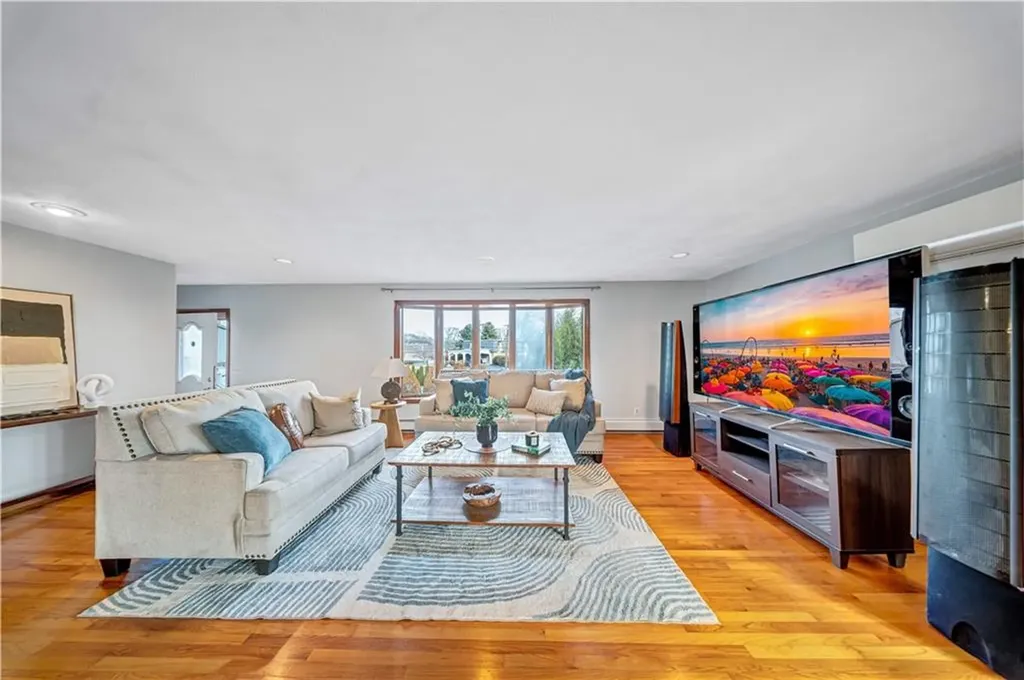 3945 Post Road Warwick RI 02886