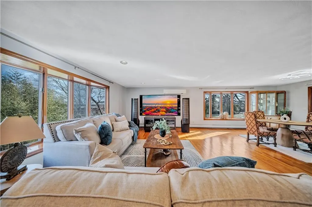 3945 Post Road Warwick RI 02886