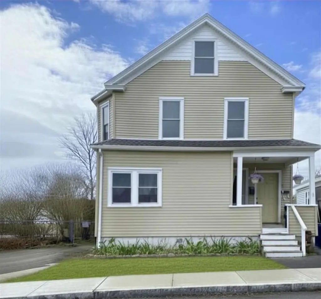 19 Vernon Avenue Newport RI 02840