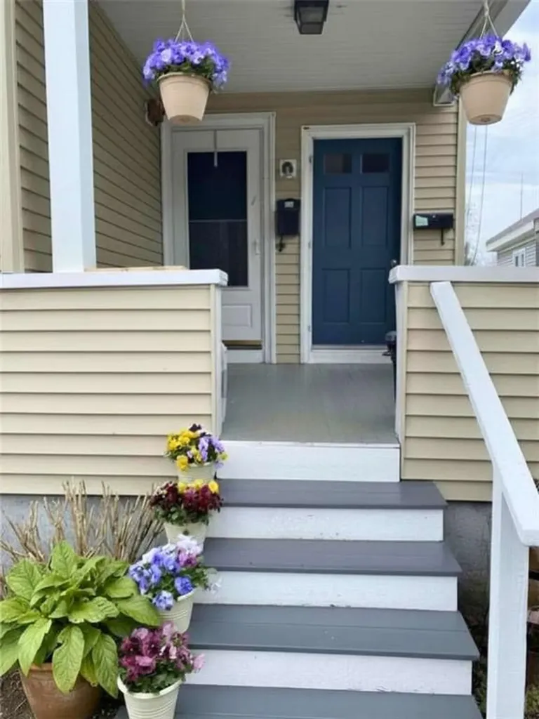 19 Vernon Avenue Newport RI 02840