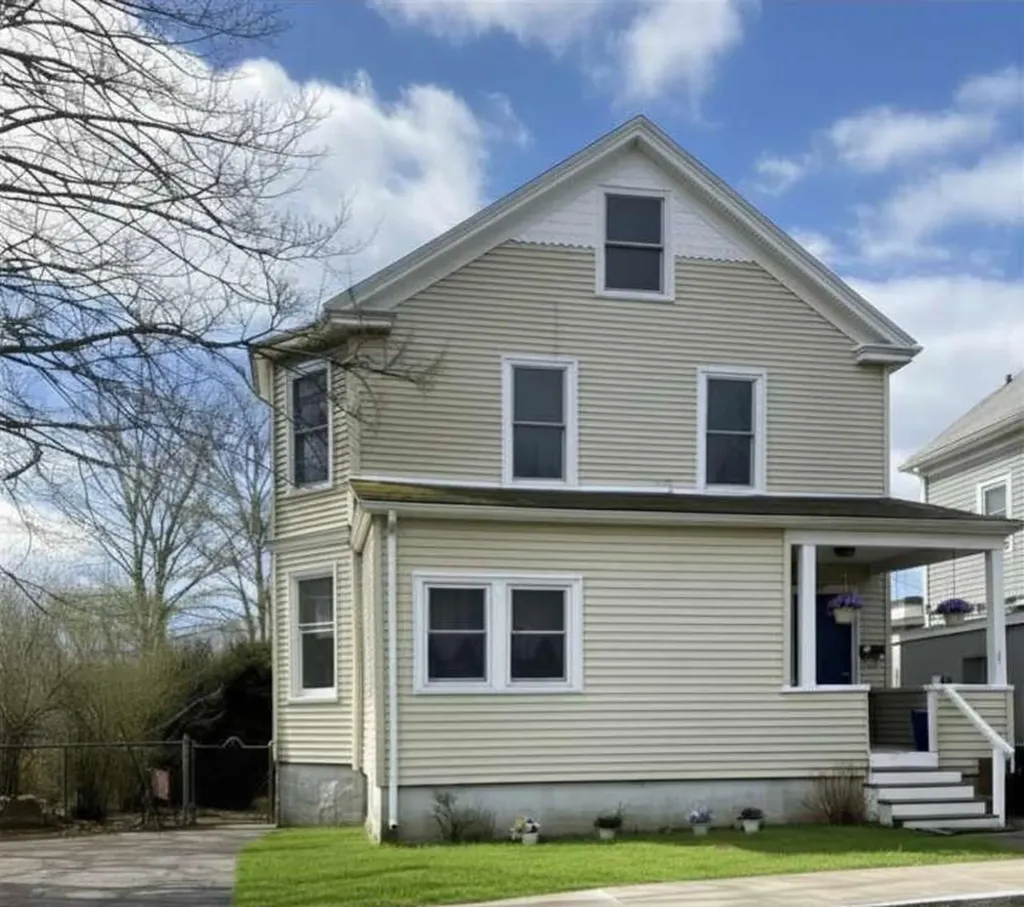 19 Vernon Avenue Newport RI 02840