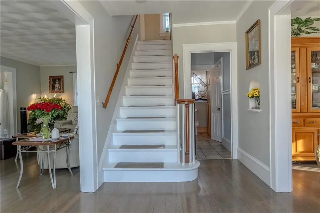 73 Western Promenade Street Cranston RI 02905